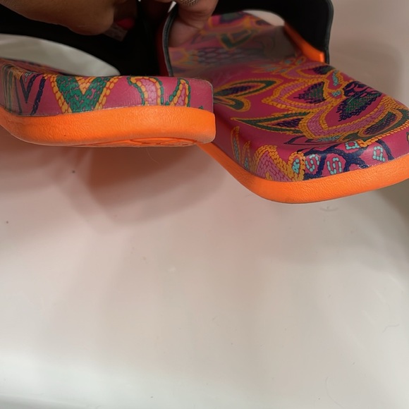 FARM Rio Adidas swim sandals . New condition . Size 8 - Picture 4 of 7